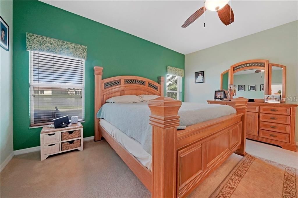 Vendido Recientemente: $299,900 (3 camas, 2 baños, 1891 Pies cuadrados)