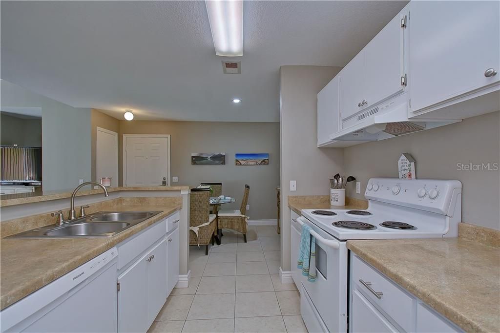 Recently Sold: $95,000 (1 beds, 1 baths, 894 Square Feet)