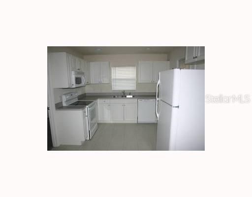 Recently Rented: $975 (2 beds, 1 baths, 822 Square Feet)