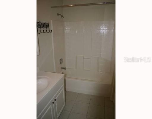 Recently Rented: $975 (2 beds, 1 baths, 822 Square Feet)