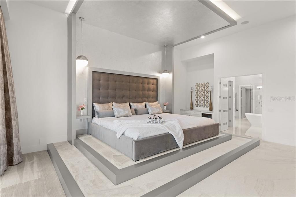 Recently Sold: $2,800,000 (5 beds, 5 baths, 7646 Square Feet)