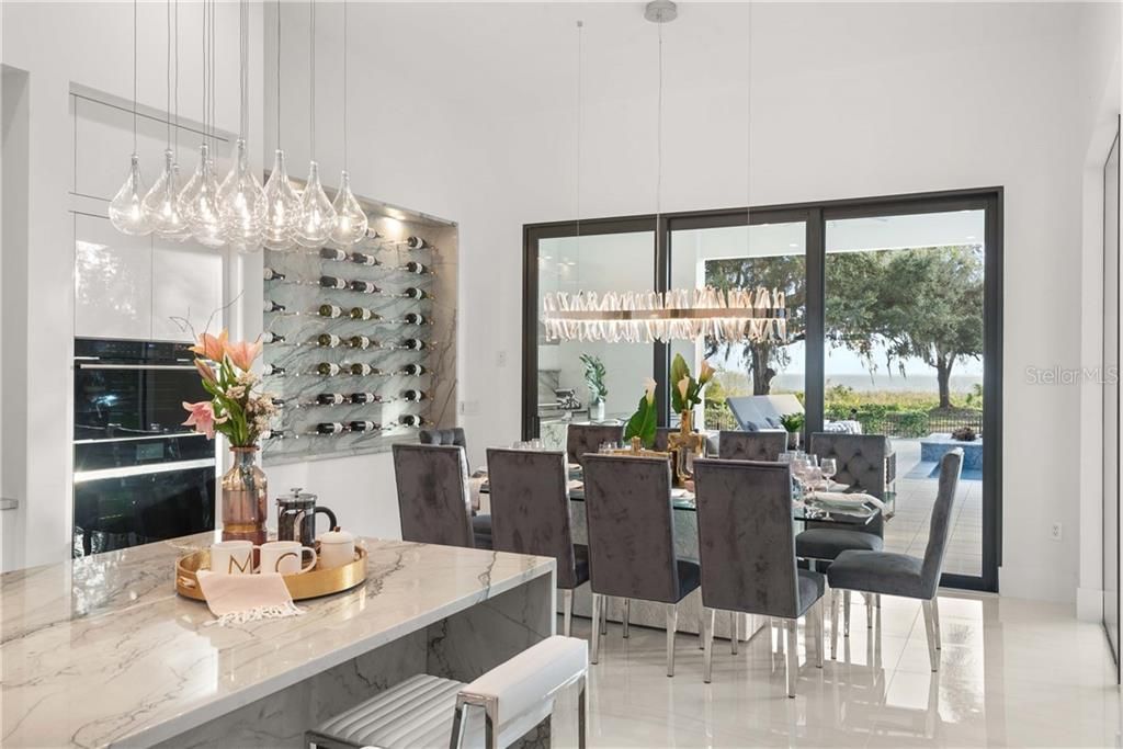 Recently Sold: $2,800,000 (5 beds, 5 baths, 7646 Square Feet)