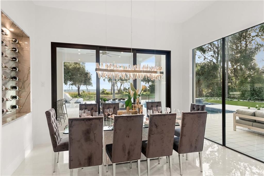 Recently Sold: $2,800,000 (5 beds, 5 baths, 7646 Square Feet)