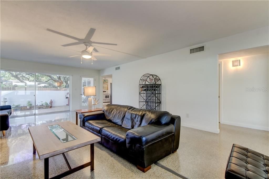 Recently Sold: $390,000 (2 beds, 2 baths, 1632 Square Feet)