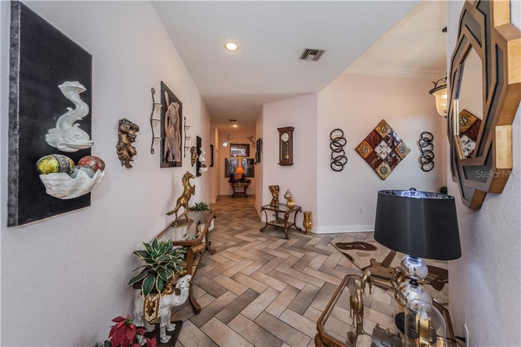 Recently Sold: $975,000 (4 beds, 3 baths, 5902 Square Feet)