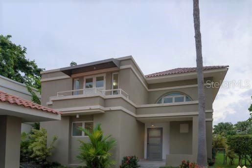 Vendido Recientemente: $2,550,000 (5 camas, 5 baños, 3700 Pies cuadrados)