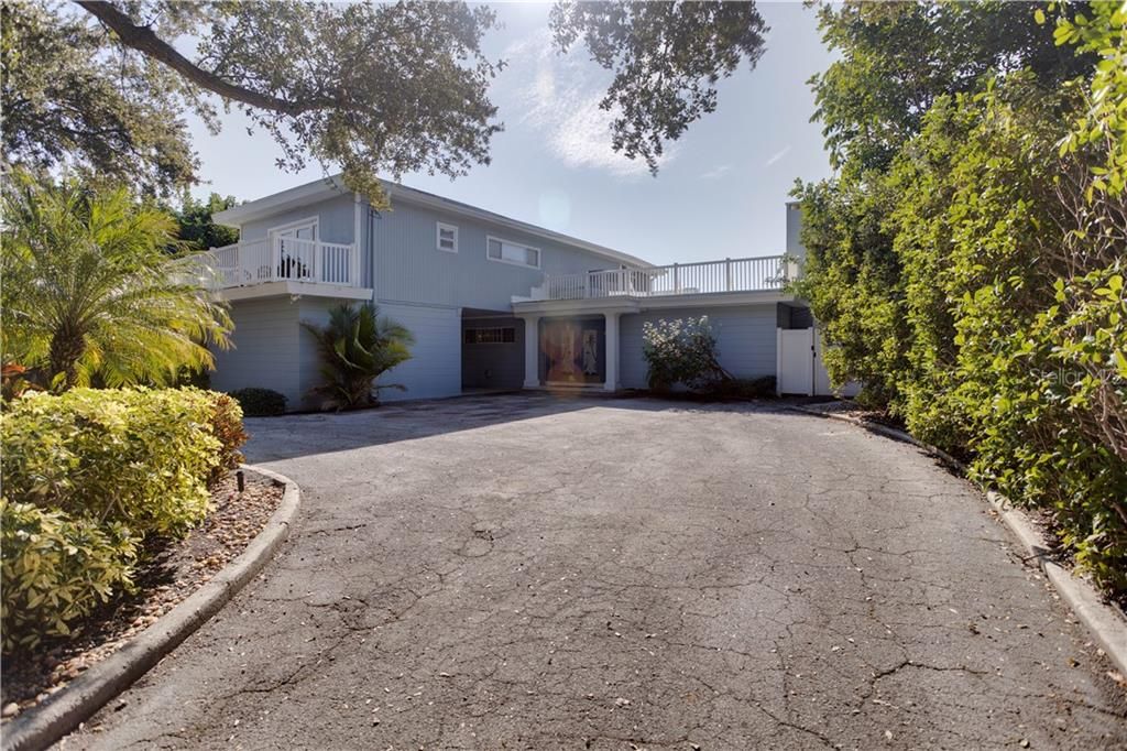 Recently Sold: $949,000 (5 beds, 3 baths, 2471 Square Feet)