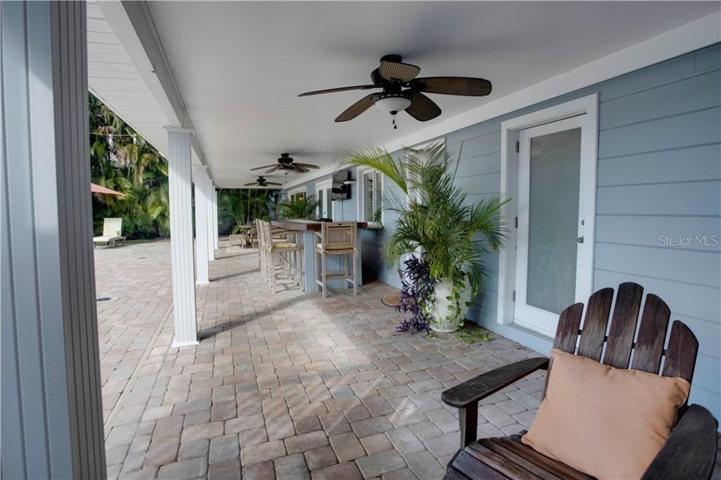 Recently Sold: $949,000 (5 beds, 3 baths, 2471 Square Feet)