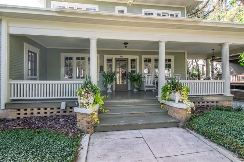 Recently Sold: $1,400,000 (3 beds, 3 baths, 2683 Square Feet)