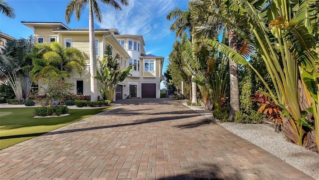 Recently Sold: $7,495,000 (5 beds, 5 baths, 6380 Square Feet)