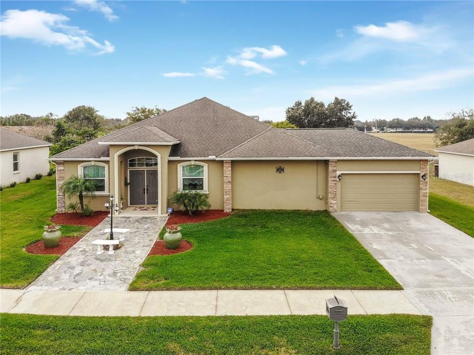 Recently Sold: $299,999 (3 beds, 2 baths, 2086 Square Feet)