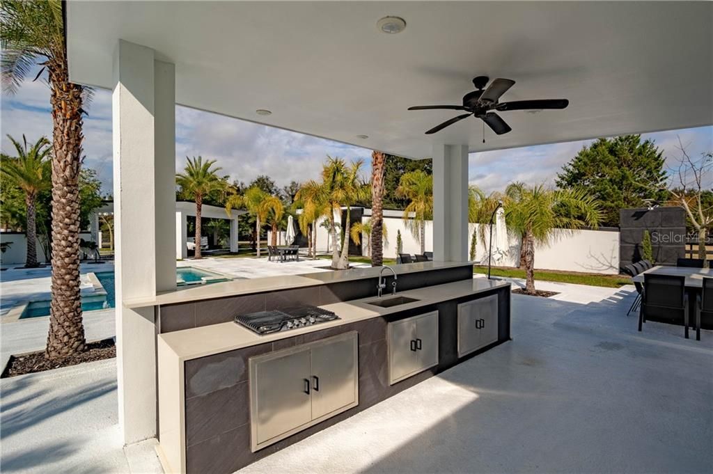 Recently Sold: $1,050,000 (6 beds, 5 baths, 4932 Square Feet)