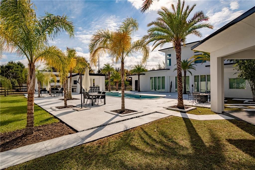 Recently Sold: $1,050,000 (6 beds, 5 baths, 4932 Square Feet)