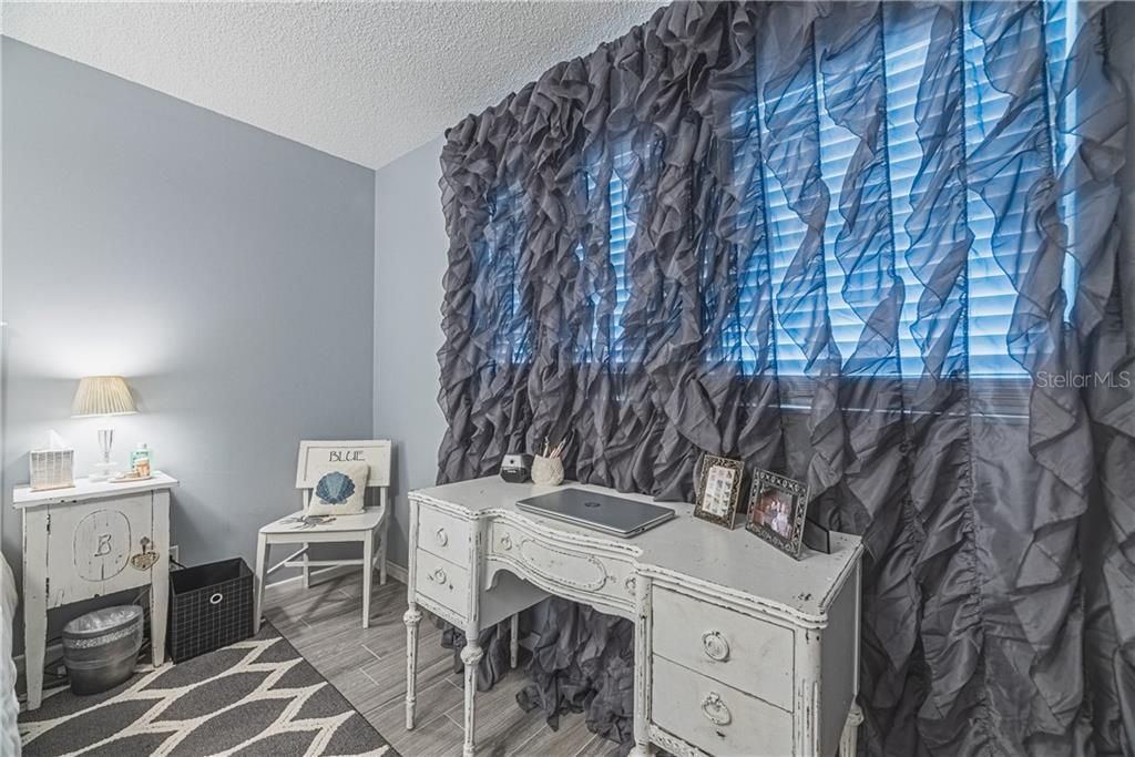 Recently Sold: $229,900 (2 beds, 1 baths, 1055 Square Feet)
