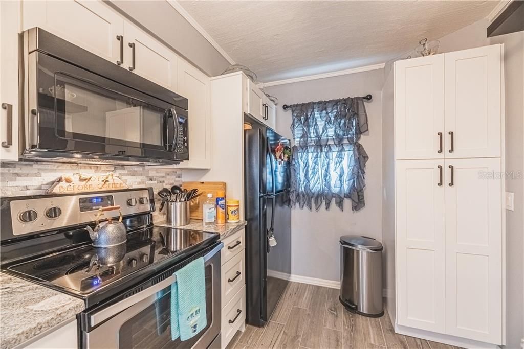 Recently Sold: $229,900 (2 beds, 1 baths, 1055 Square Feet)