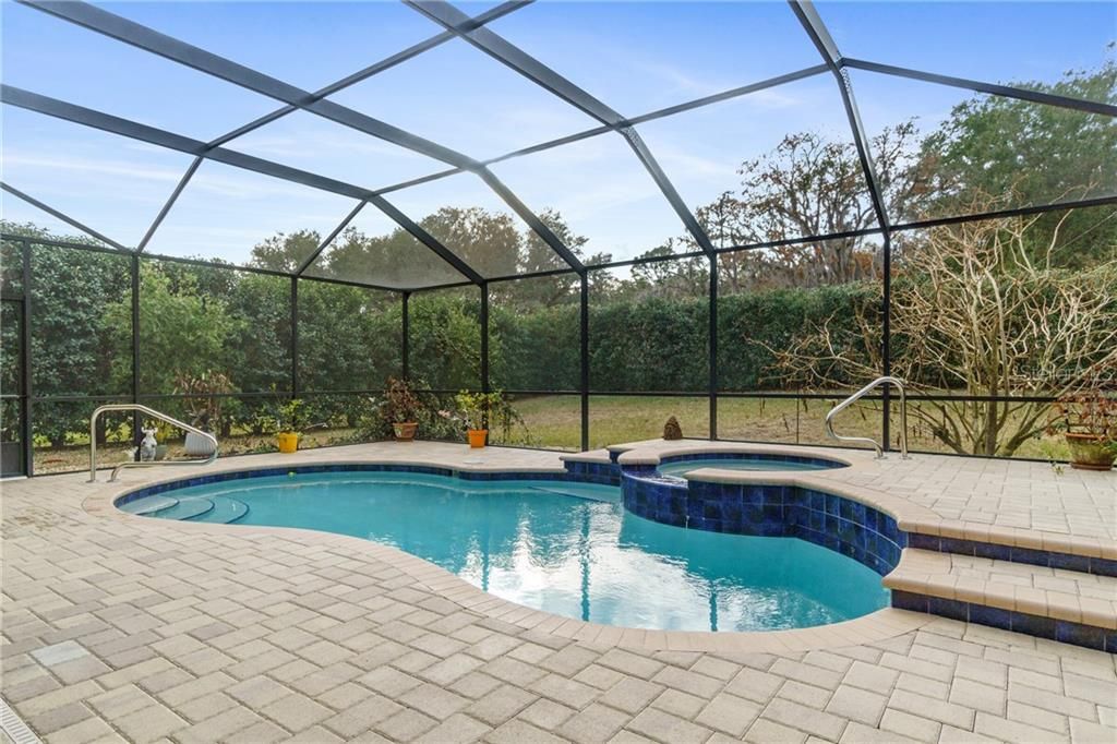 Recently Sold: $575,000 (3 beds, 2 baths, 2515 Square Feet)