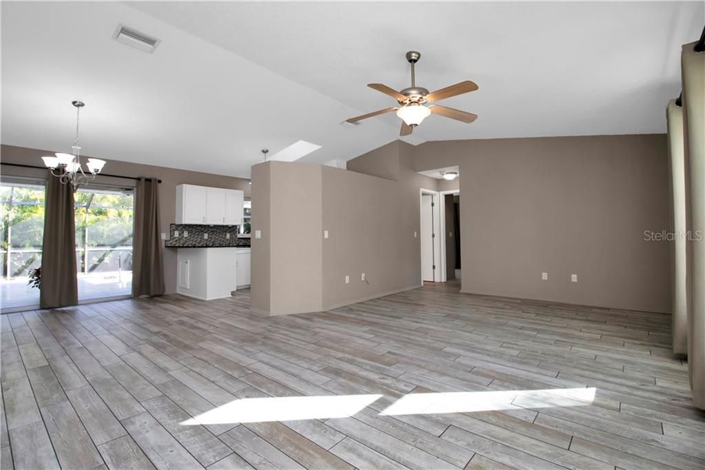 Recently Sold: $254,500 (3 beds, 2 baths, 1325 Square Feet)