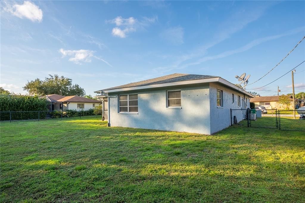 Recently Sold: $168,000 (3 beds, 2 baths, 1435 Square Feet)