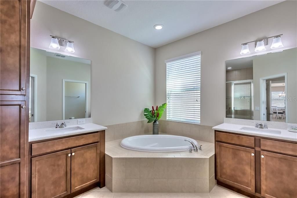 Недавно арендовано: $2,900 (3 спален, 3 ванн, 2415 Квадратных фут)