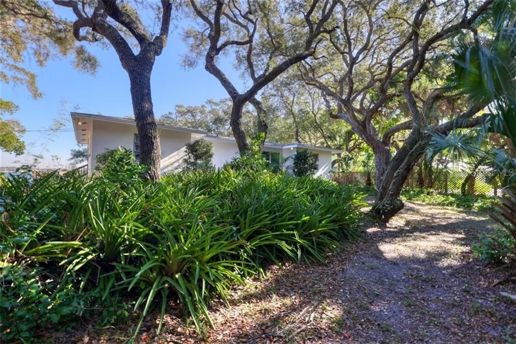 Recently Sold: $3,500,000 (4 beds, 4 baths, 2944 Square Feet)