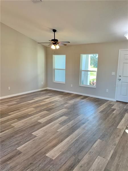 Recently Sold: $155,000 (3 beds, 2 baths, 1311 Square Feet)