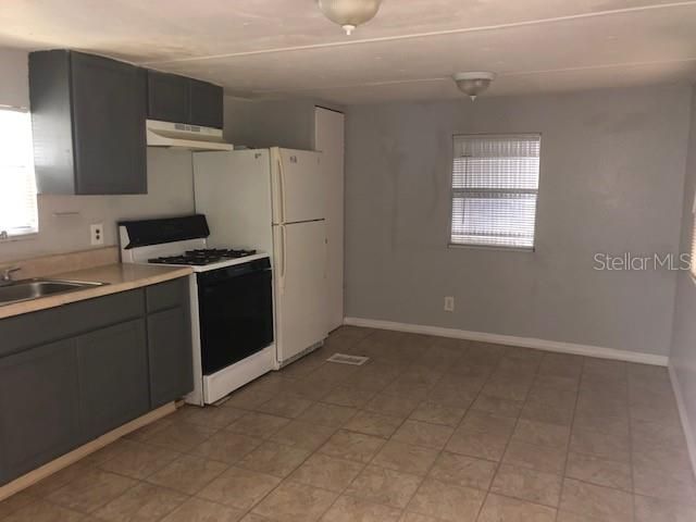 Recently Rented: $1,050 (2 beds, 1 baths, 672 Square Feet)