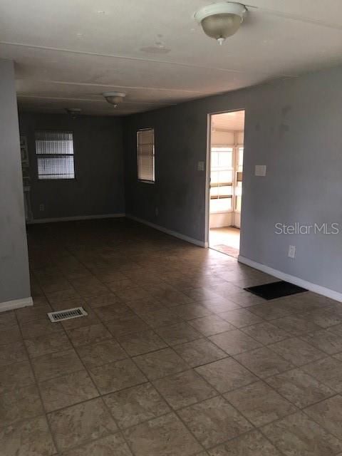 Recently Rented: $1,050 (2 beds, 1 baths, 672 Square Feet)