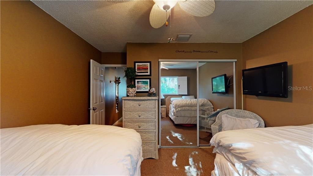 Recently Sold: $175,000 (1 beds, 1 baths, 393 Square Feet)