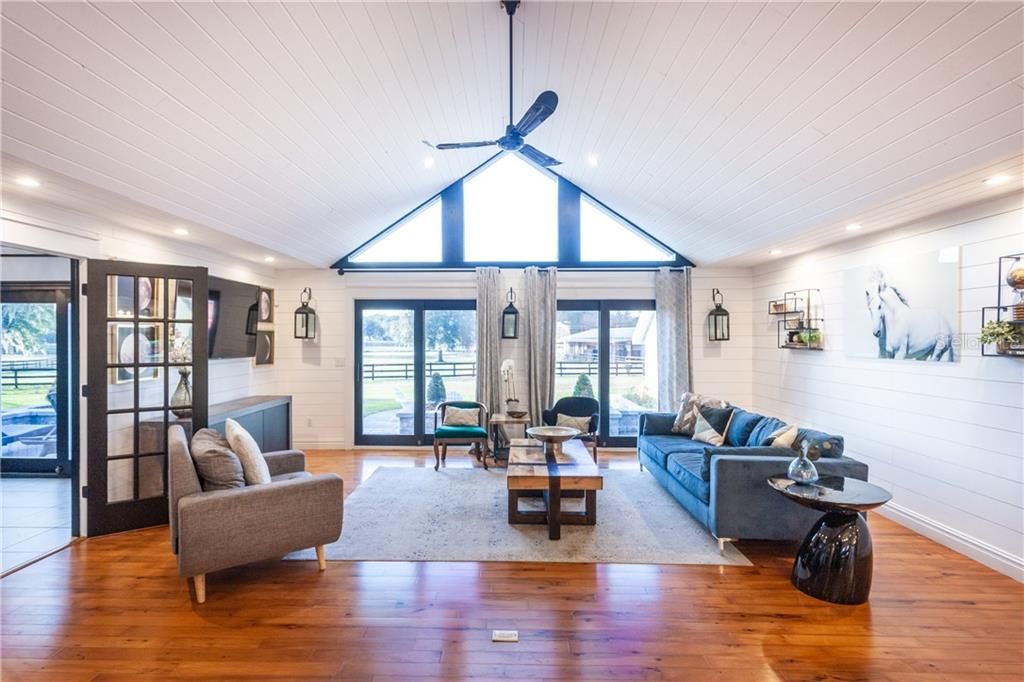 Recently Sold: $695,000 (4 beds, 2 baths, 2889 Square Feet)