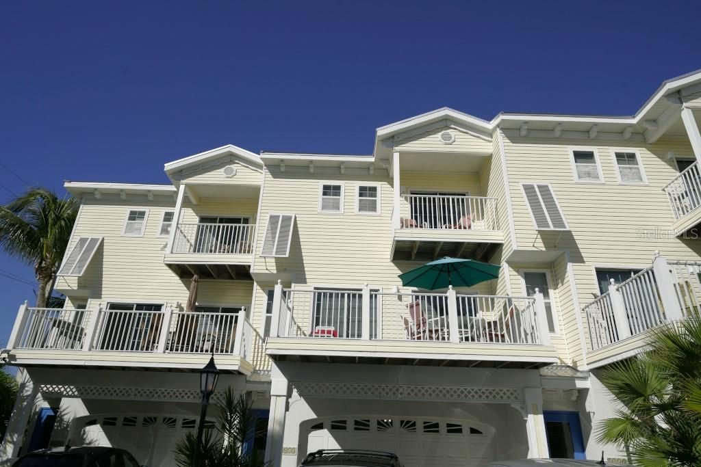 Recently Sold: $775,000 (3 beds, 2 baths, 1524 Square Feet)