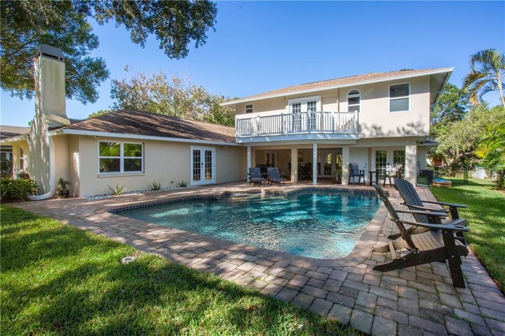 Recently Sold: $925,000 (4 beds, 3 baths, 3075 Square Feet)