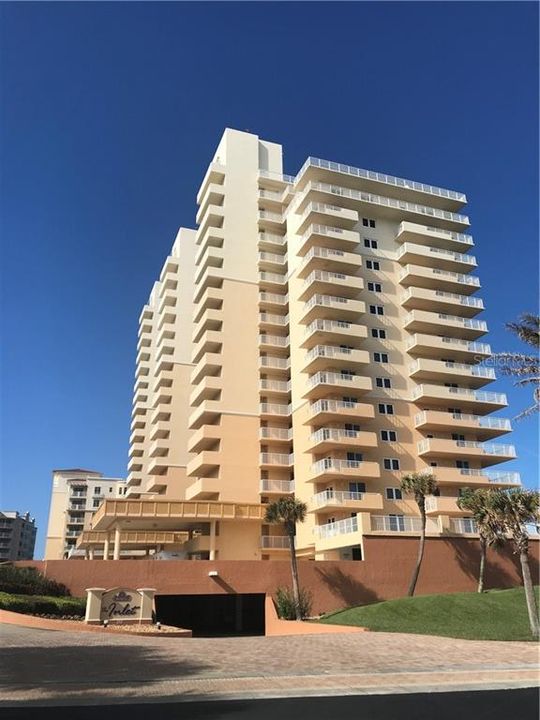 Recently Sold: $660,000 (2 beds, 2 baths, 1489 Square Feet)