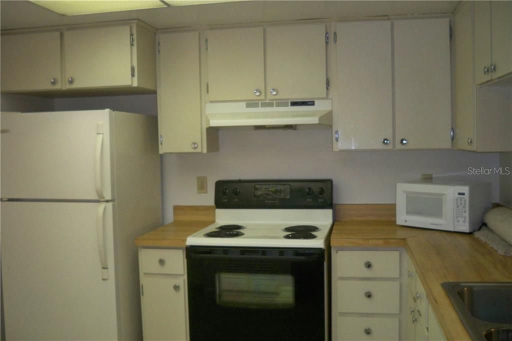 KITCHEN -  MICROWAVE NOT AVAIL - TENANT PROVIDE.