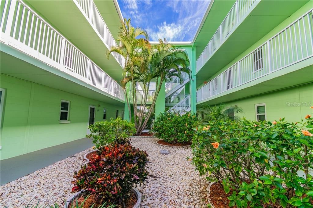 Recently Sold: $250,000 (1 beds, 1 baths, 704 Square Feet)