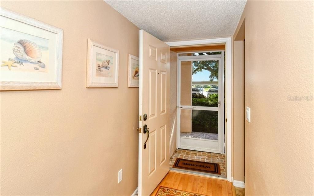 Recently Sold: $195,000 (2 beds, 2 baths, 1106 Square Feet)