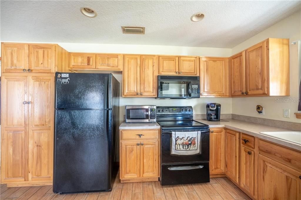 Recently Sold: $325,000 (1 beds, 1 baths, 950 Square Feet)
