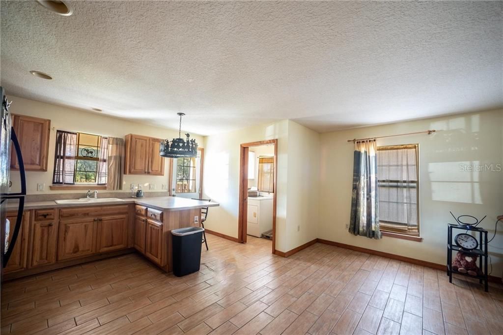 Recently Sold: $325,000 (1 beds, 1 baths, 950 Square Feet)