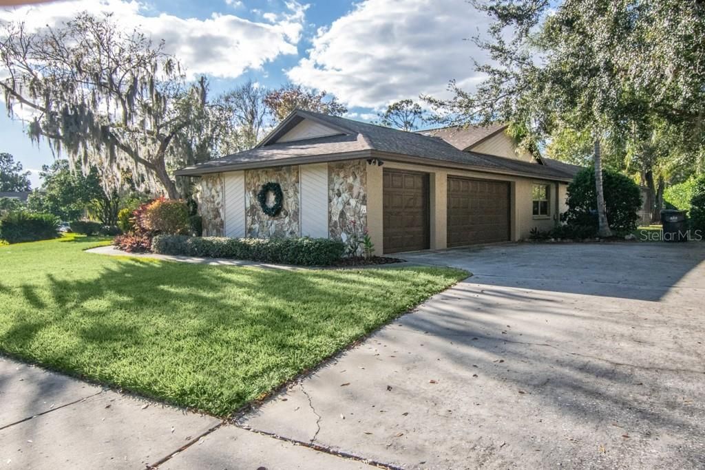 Recently Sold: $550,000 (4 beds, 3 baths, 2737 Square Feet)