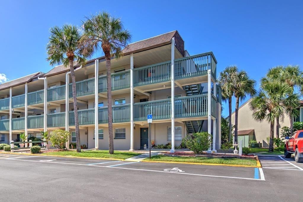 Recently Sold: $180,000 (2 beds, 2 baths, 1084 Square Feet)