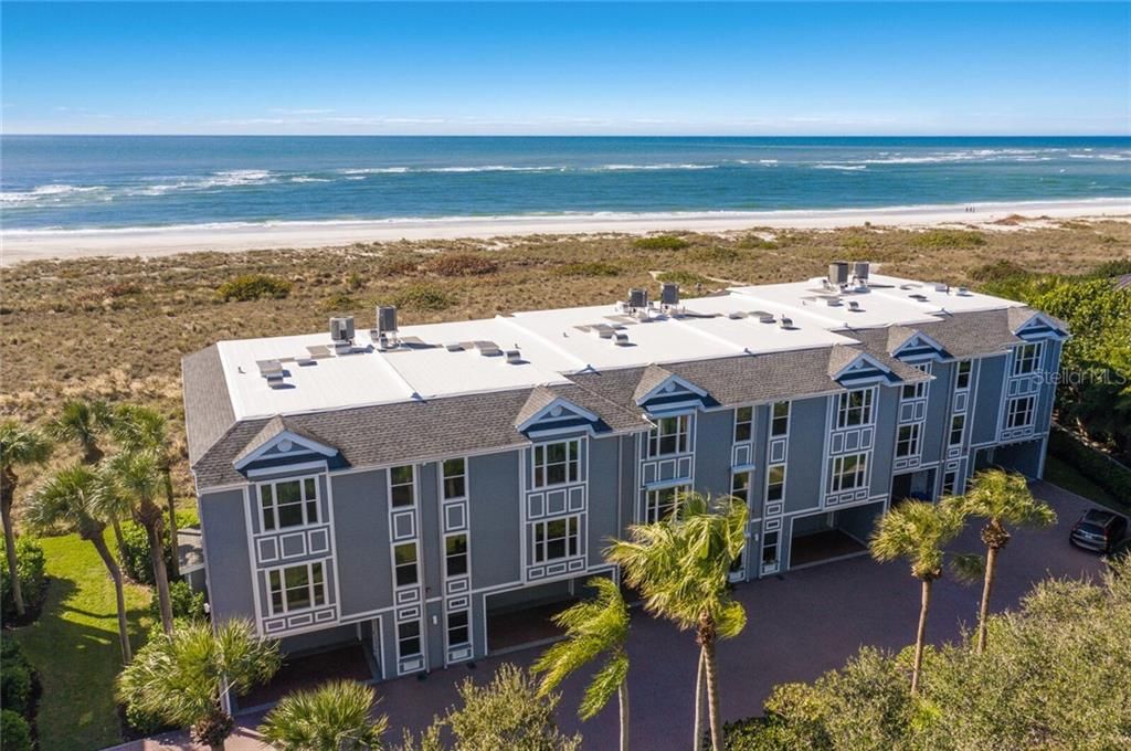 Recently Sold: $1,595,000 (3 beds, 3 baths, 2392 Square Feet)