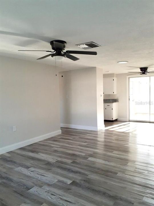 Recently Rented: $950 (2 beds, 1 baths, 1038 Square Feet)