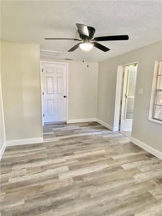 Recently Rented: $950 (2 beds, 1 baths, 1038 Square Feet)