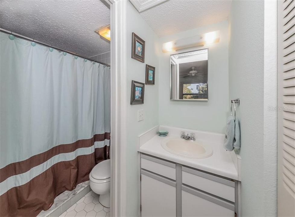 Недавно продано: $129,900 (2 спален, 2 ванн, 895 Квадратных фут)