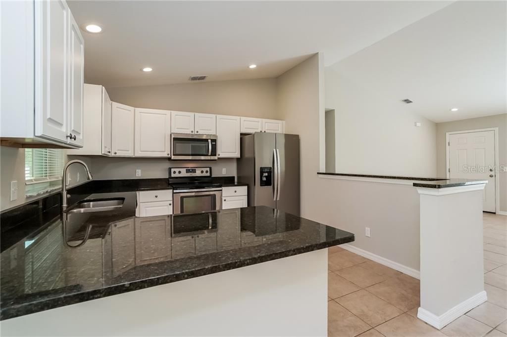 Recently Rented: $1,725 (3 beds, 2 baths, 1598 Square Feet)