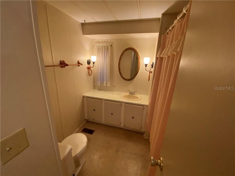最近售出: $75,000 (3 贝兹, 2 浴室, 1056 平方英尺)