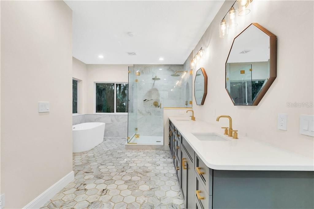 Recently Sold: $1,495,000 (6 beds, 5 baths, 7422 Square Feet)