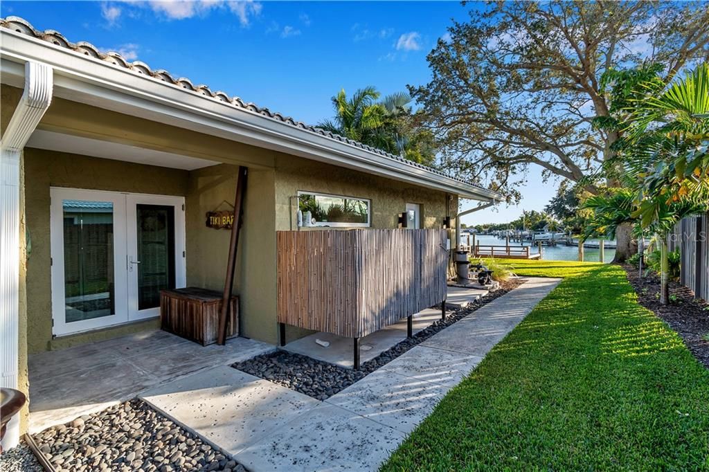 Recently Sold: $940,000 (3 beds, 2 baths, 2371 Square Feet)