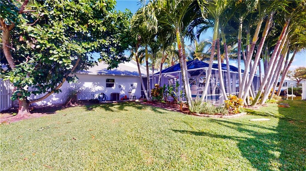 Recently Sold: $975,000 (4 beds, 2 baths, 2705 Square Feet)