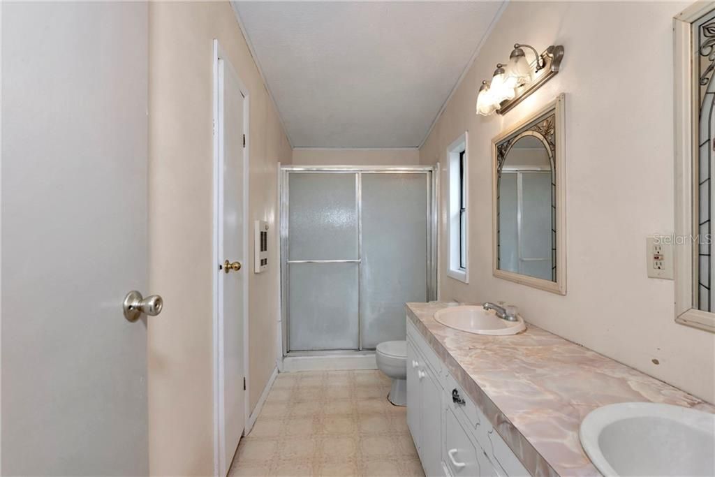 最近售出: $300,000 (3 贝兹, 2 浴室, 1374 平方英尺)