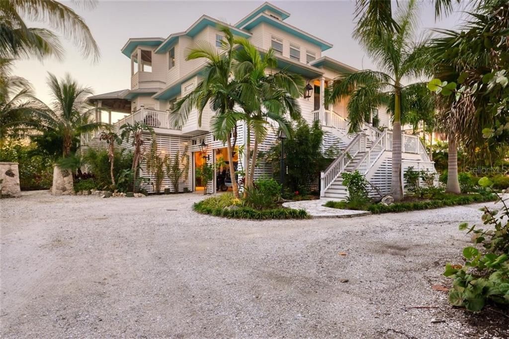 Recently Sold: $2,095,000 (3 beds, 3 baths, 3477 Square Feet)